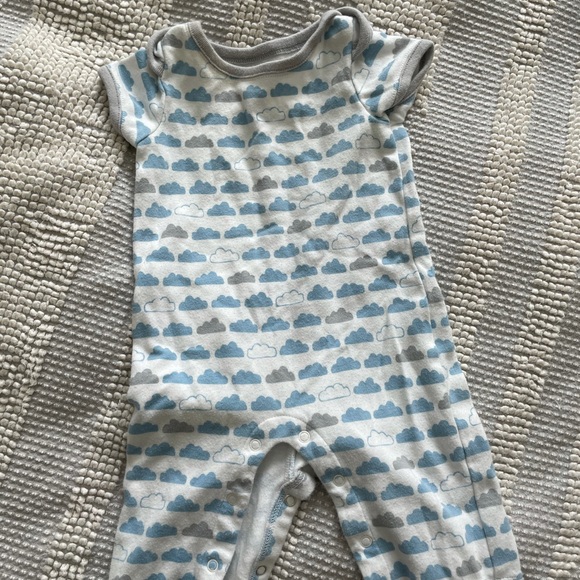 Gymboree clouds onesie with pockets - Picture 1 of 3